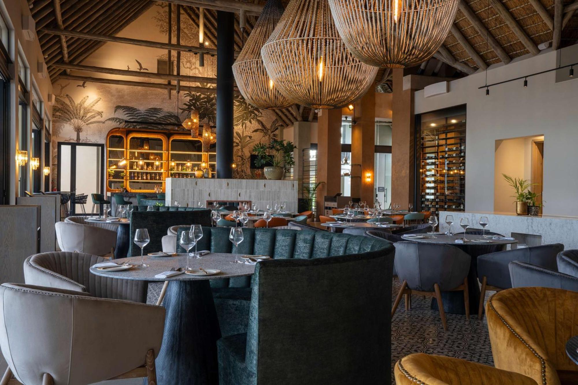 Radisson Safari Hotel Hoedspruit Zewnętrze zdjęcie The interior of the restaurant